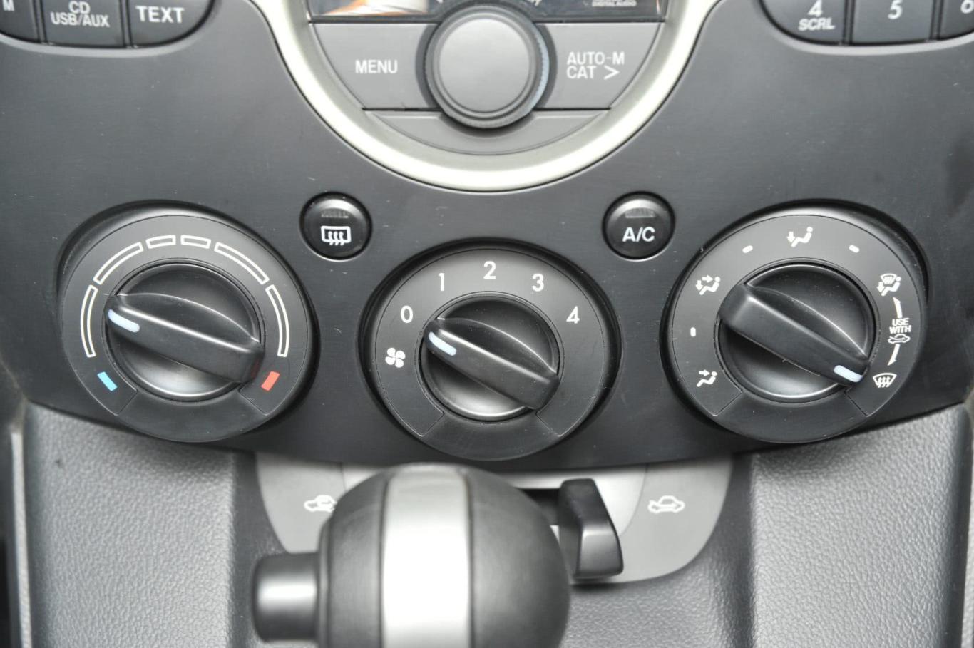 马自达2两厢 1.5l 自动 豪华版空调