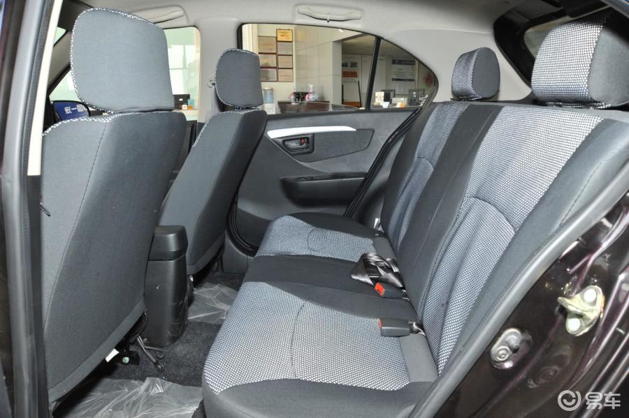 一汽夏利n7 n7空间图