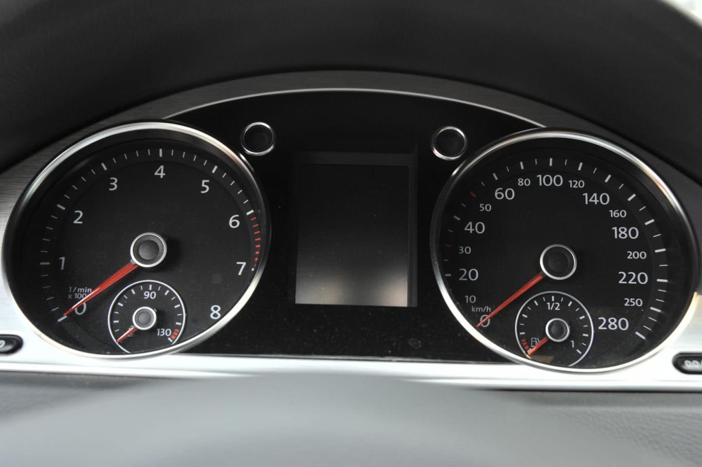 一汽-大众cc2.0t 双离合 至尊型仪表盘