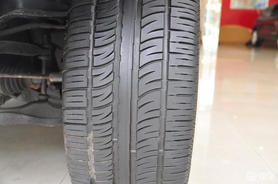 【悍马h62014款悍马h6轮胎花纹汽车图片-汽车图片大全】-易车网