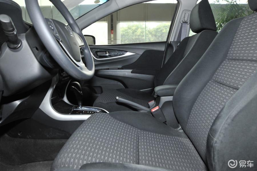 本田凌派 前排空间图