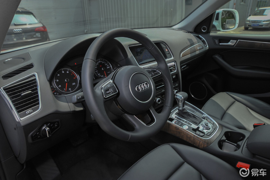 【奥迪q52013款40tfsi 舒适型内饰汽车图片-汽车图片大全】-易车网