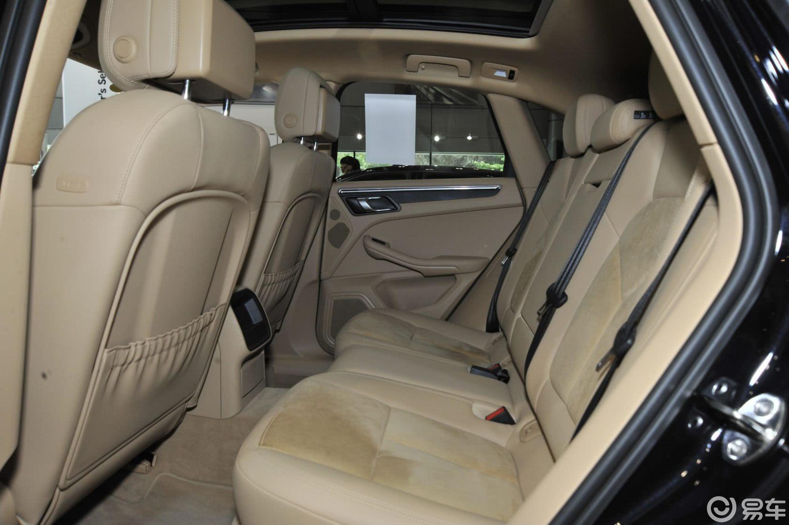 【macan2014款macan后排空间体验汽车图片-汽车图片大全】-易车