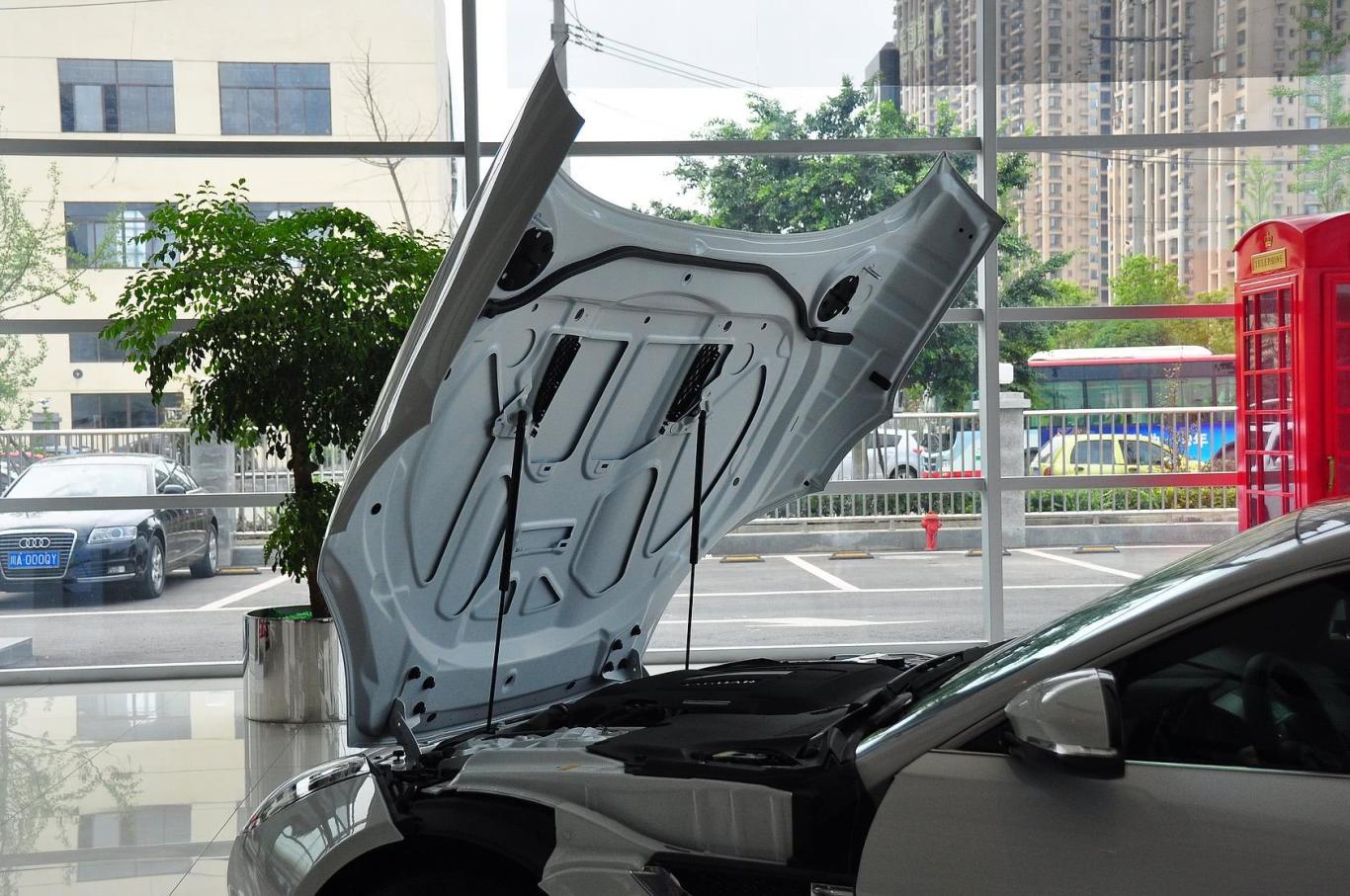 捷豹f-type3.0t v6 s coupe发动机盖开启