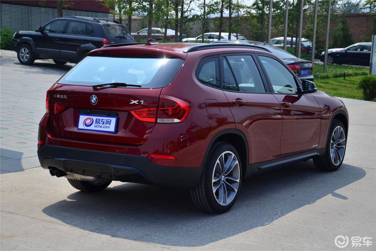 【宝马x12014款sdrive18i 运动设计套装侧后45度车头向右水平汽车图片