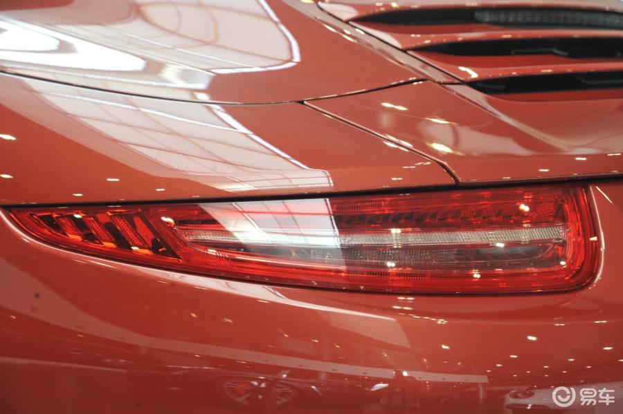 【保时捷9112012款carrera s cabriolet尾灯侧45度俯拍汽车图片-汽车