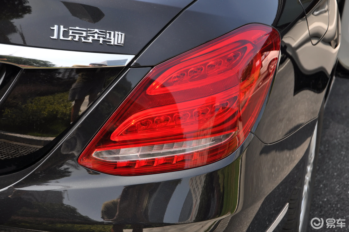【奔驰c级2015款c 200 l尾灯侧45度俯拍汽车图片-汽车图片大全】-易车