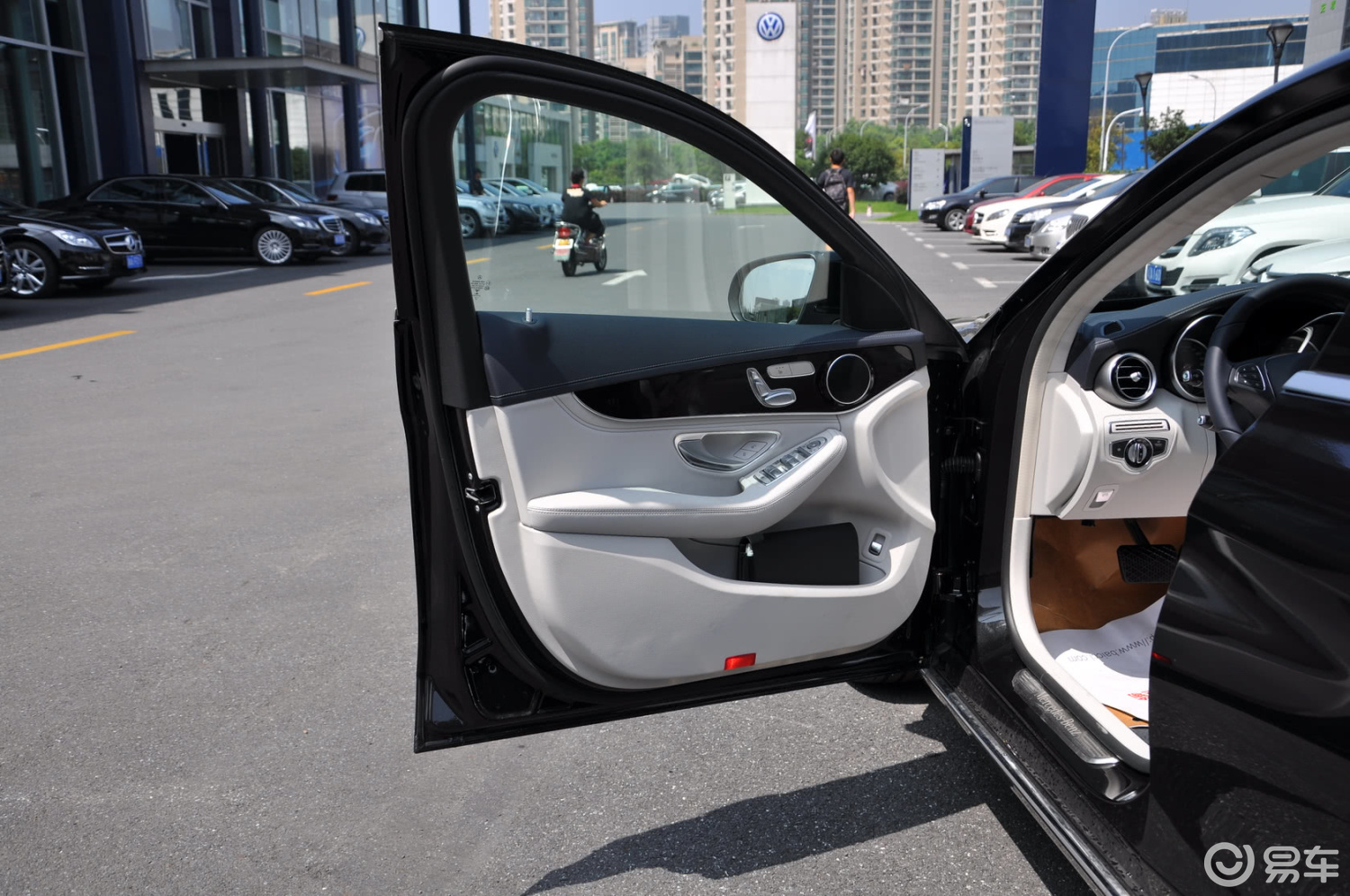 【奔驰c级2015款c 200 l驾驶员侧车门内门板汽车图片-汽车图片大全】