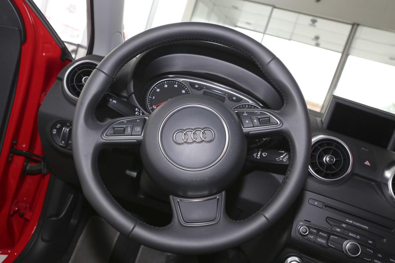 奥迪a1sportback 30tfsi 舒适型方向盘