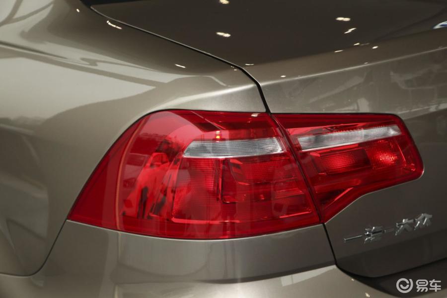 6l 自动 舒适型尾灯侧45度俯拍汽车图片-汽车图片大全】-易车网