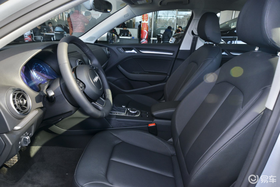 【奥迪a32014款sportback 35tfsi 舒适型前排空间汽车图片-汽车图片