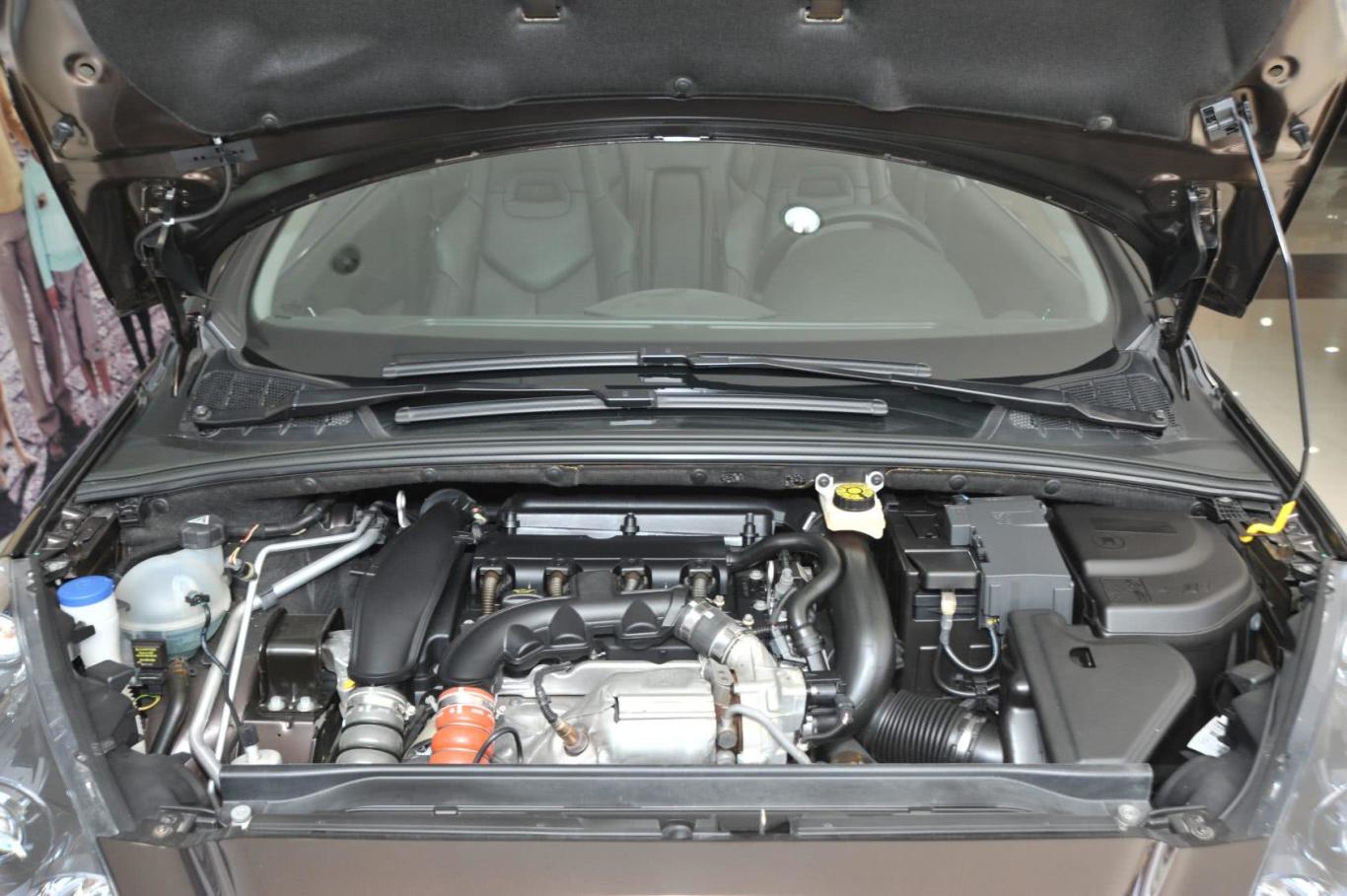 标致308(进口)cc féline at 豪华型发动机