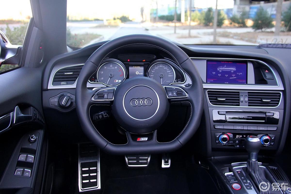 【奥迪s52014款cabriolet 3.0t方向盘汽车图片-汽车图片大全】-易车