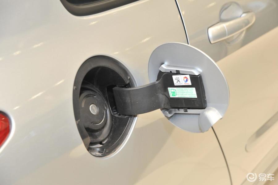 【标致3082013款sw 1.