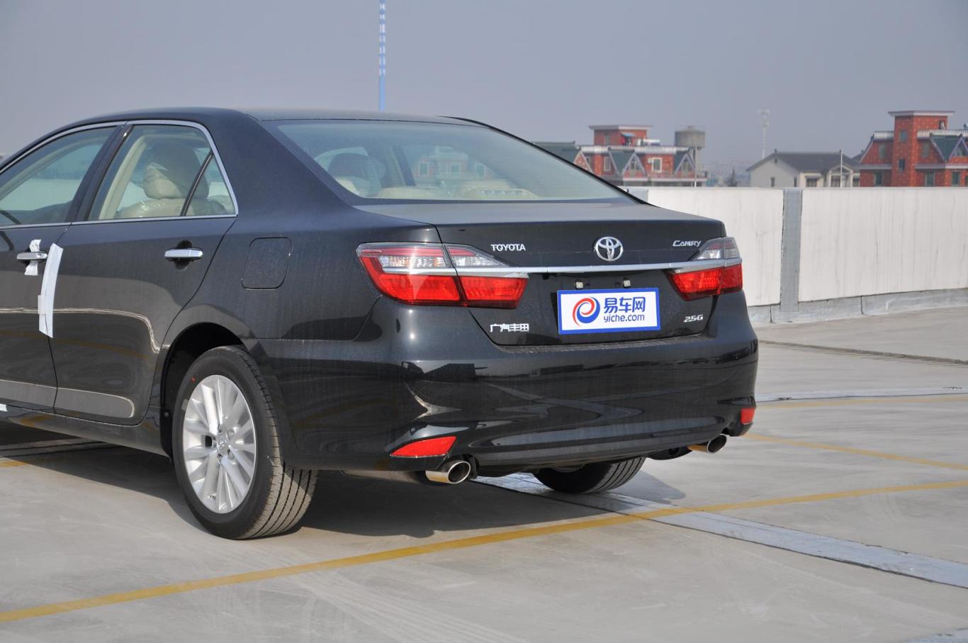 凯美瑞2.5g 6at 豪华导航版车尾局部