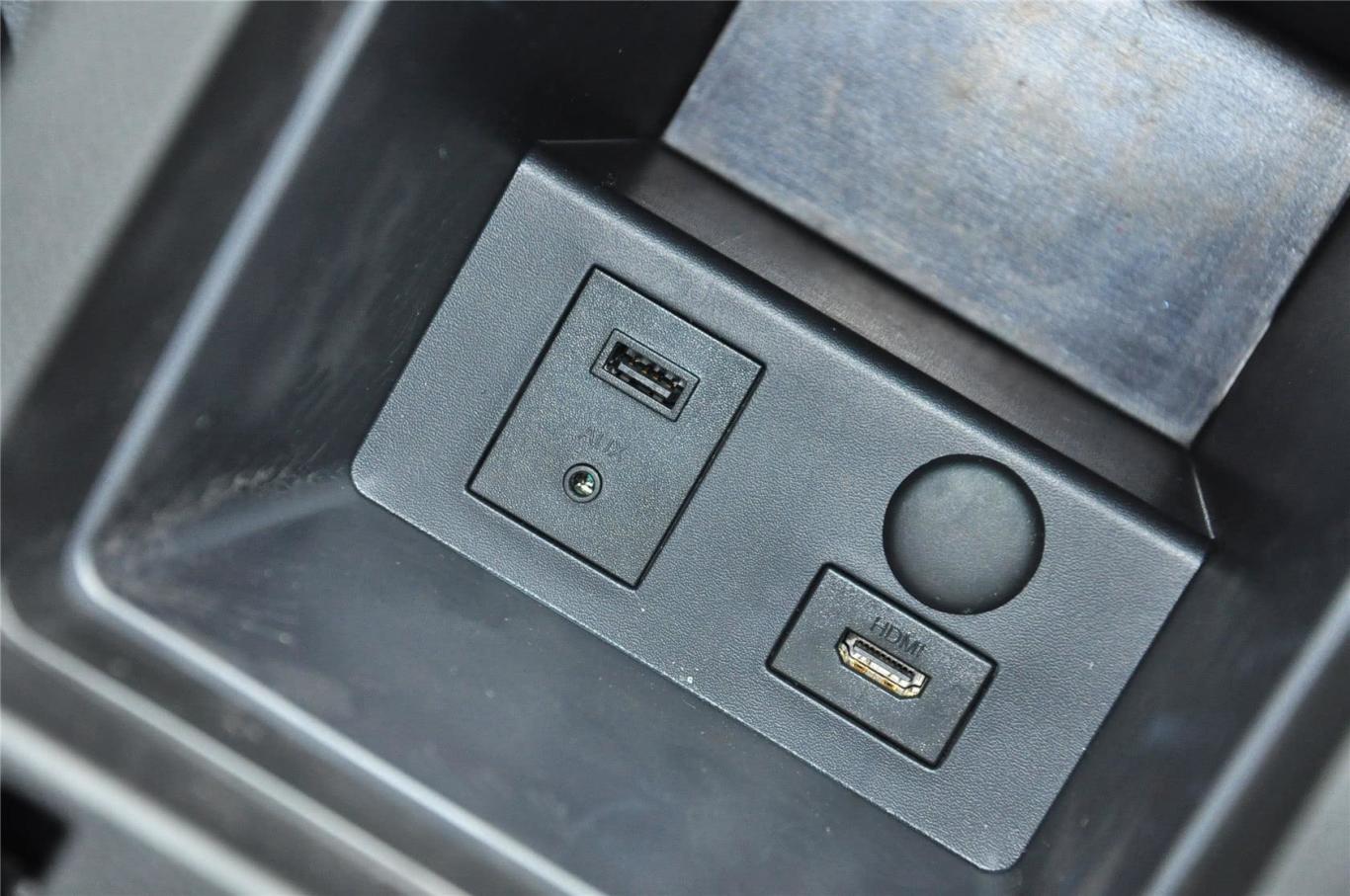 优6 suv2.0t 旗舰型usb接口