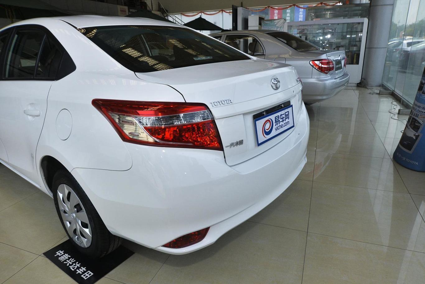 威驰1.5l 手动 智臻版车尾局部