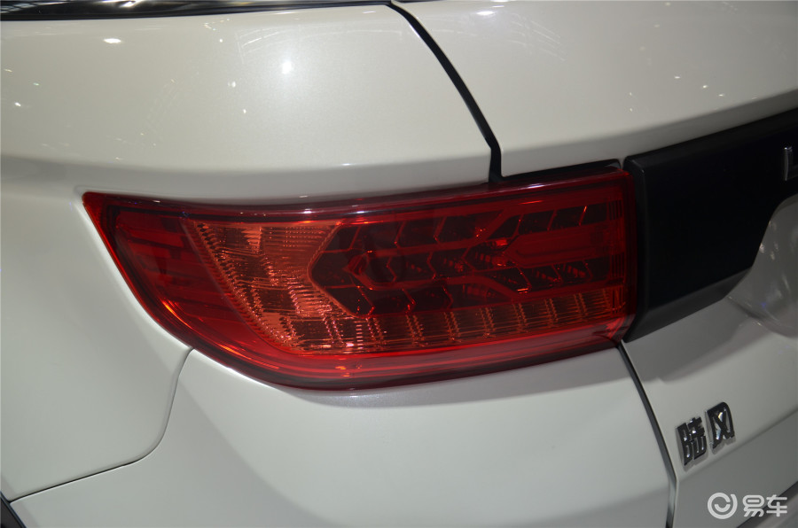 【陆风x72015款2.