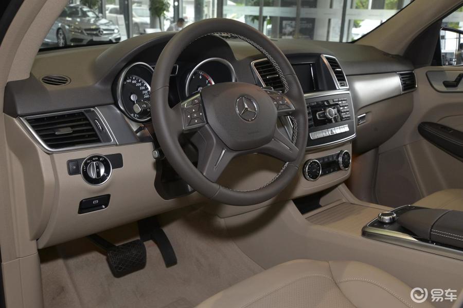 【奔驰m级2015款ml320 4matic内饰汽车图片-汽车图片大全】-易车网