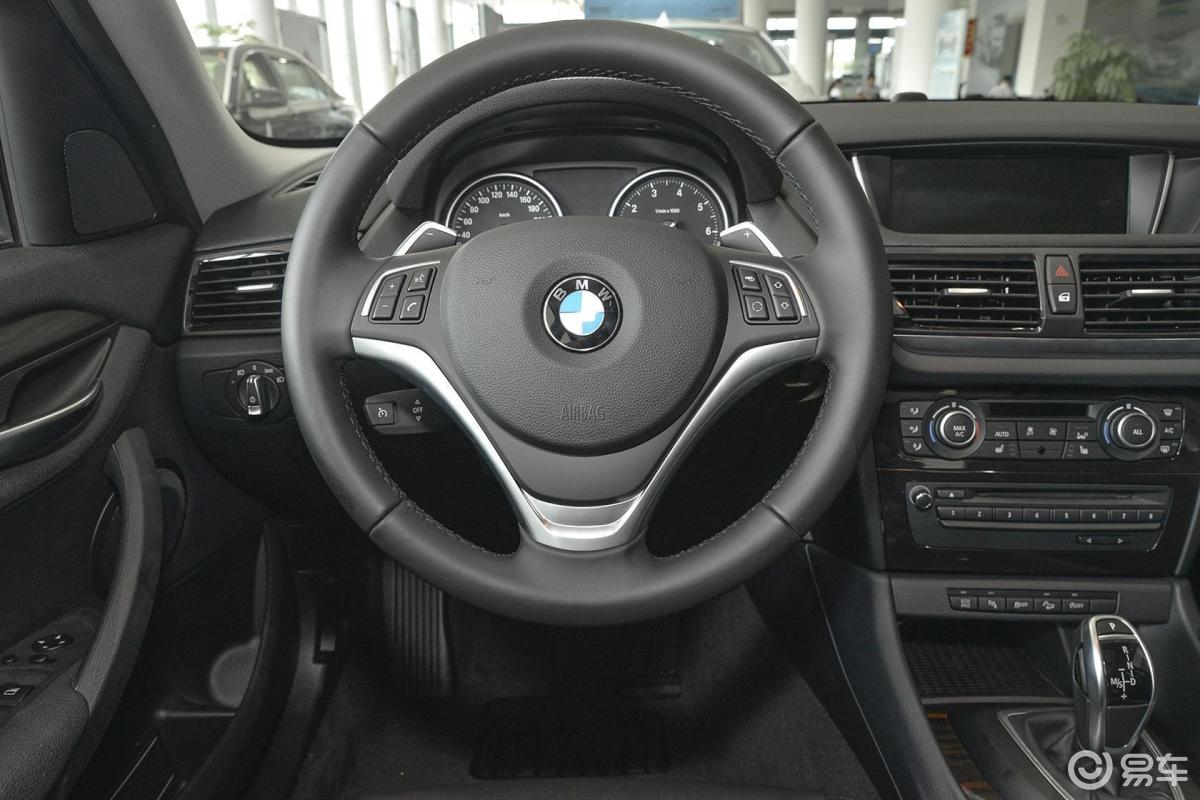 【宝马x12014款xdrive20i x设计套装驾驶位区域汽车图片-汽车图片大全