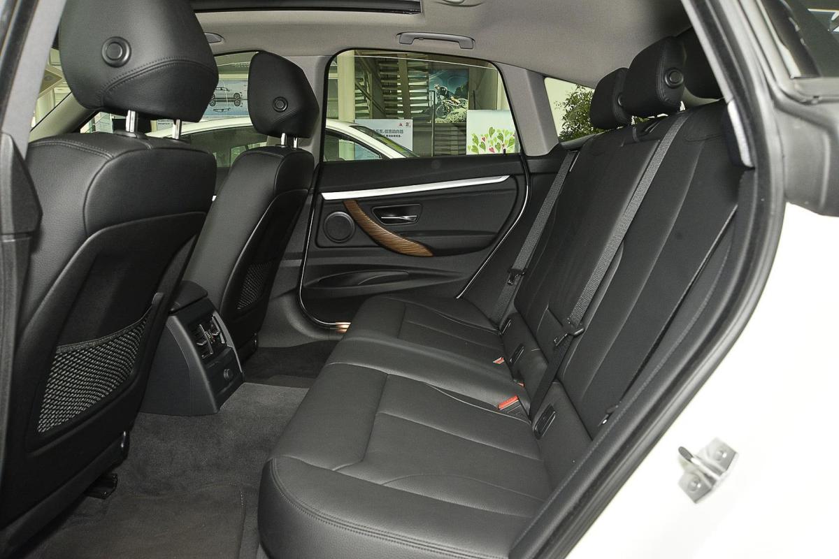 【宝马3系gt2013款320i 风尚设计套装后排空间体验汽车图片-汽车图片