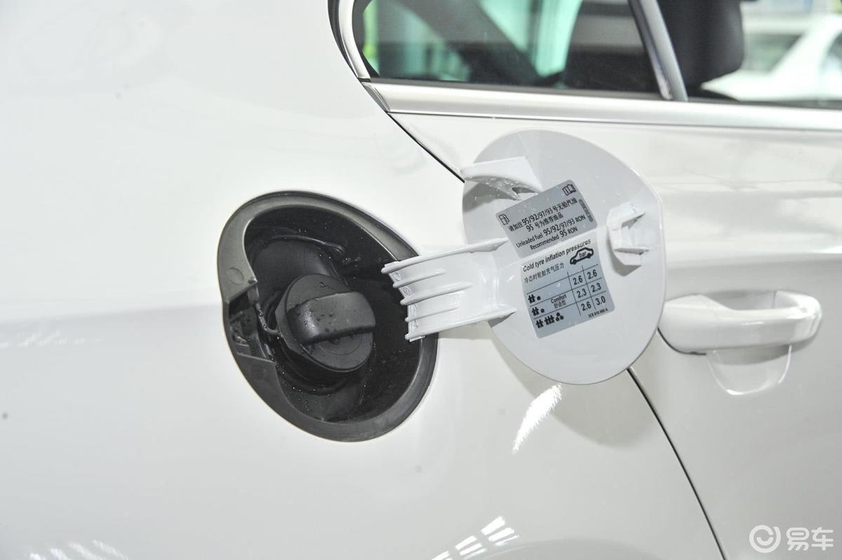8t 双离合 豪华型油箱盖汽车图片-汽车图片大全】-易车