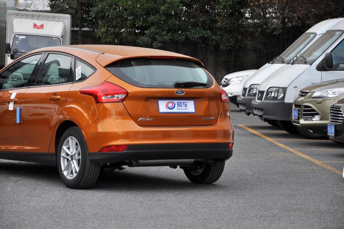 福克斯两厢 1.6l 手动风尚型车尾局部