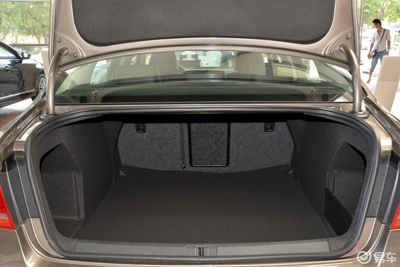 8t 手自一体 尊贵型】大众迈腾_1.8t 手自一体 尊贵型图片-网通社汽车