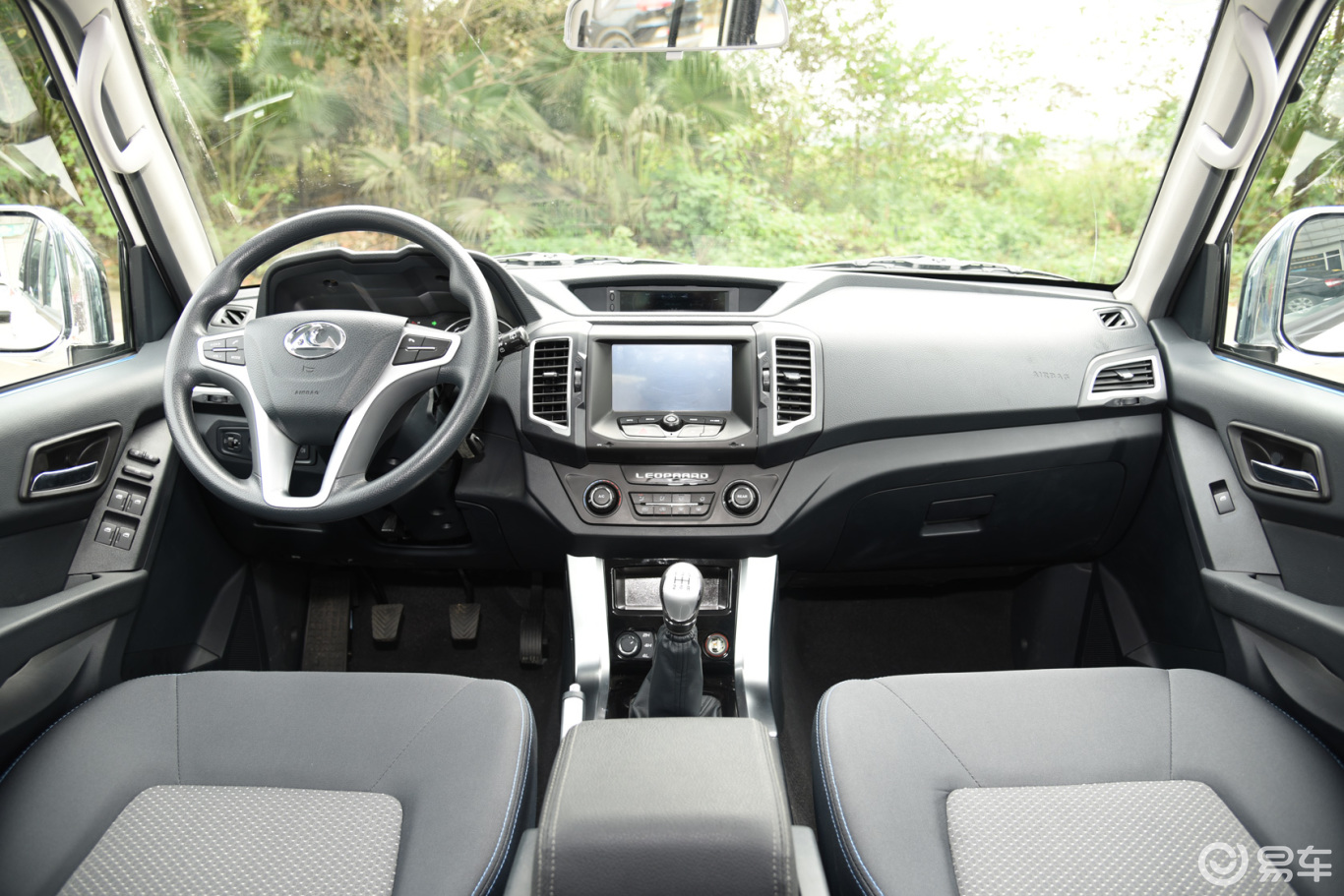 完整内饰(中间位置)