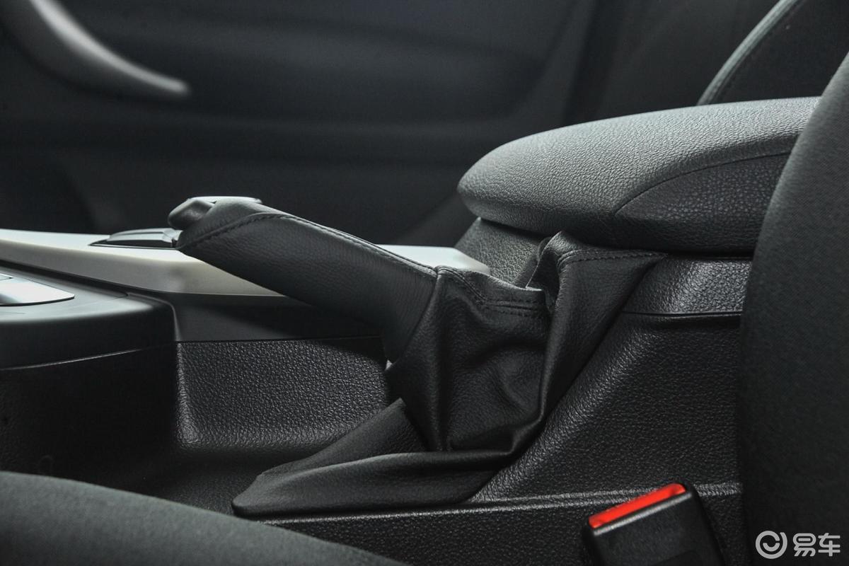 【宝马1系(进口)2015款118i 领先型驻车制动(手刹,电子,脚刹)汽车图片