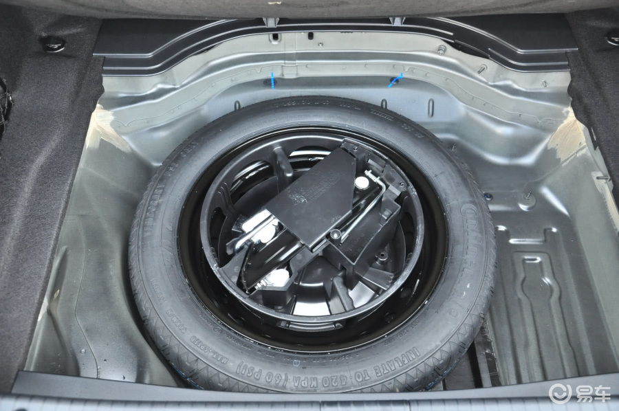 奔驰e级 备胎图