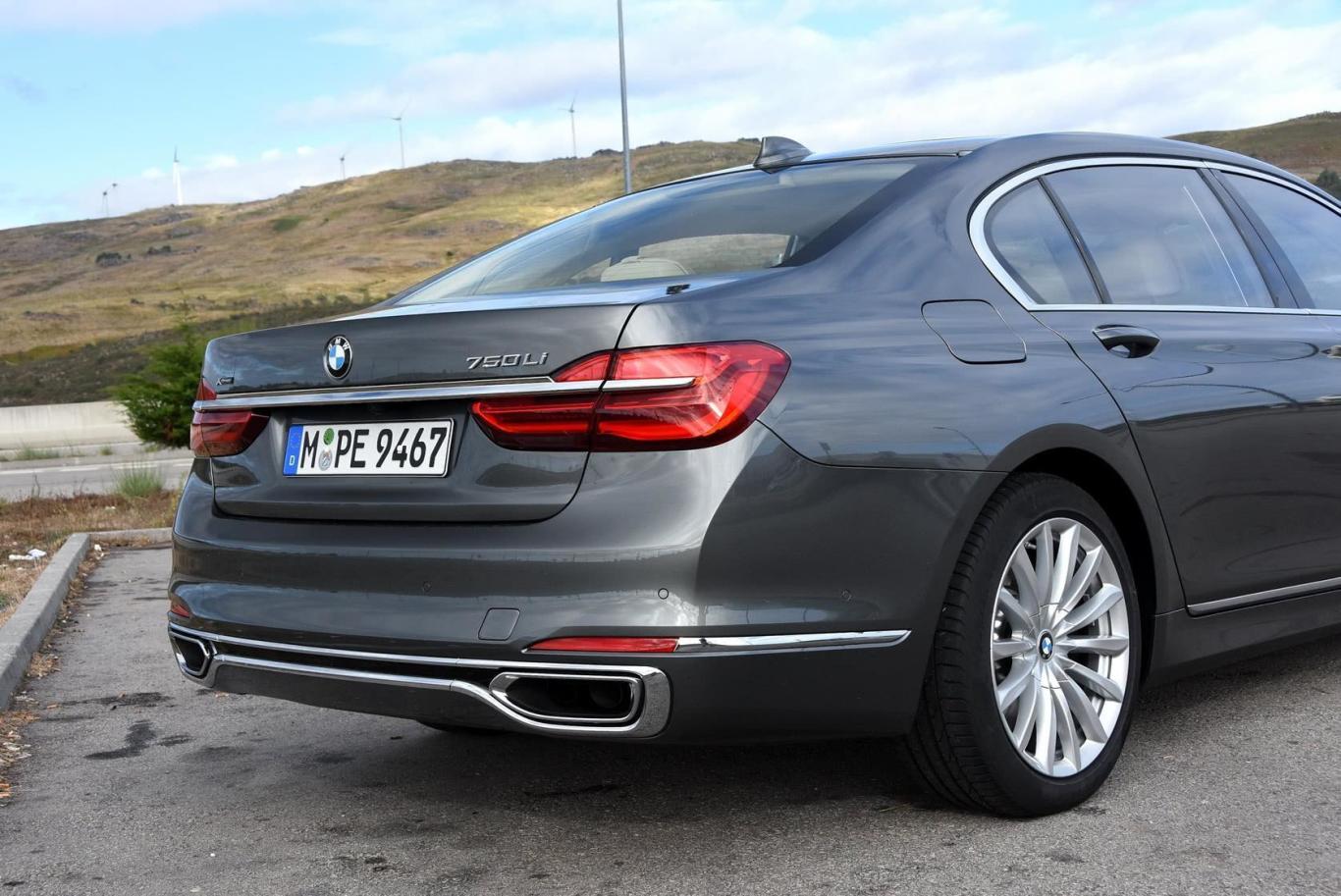 宝马7系750li xdrive 四座版车尾局部