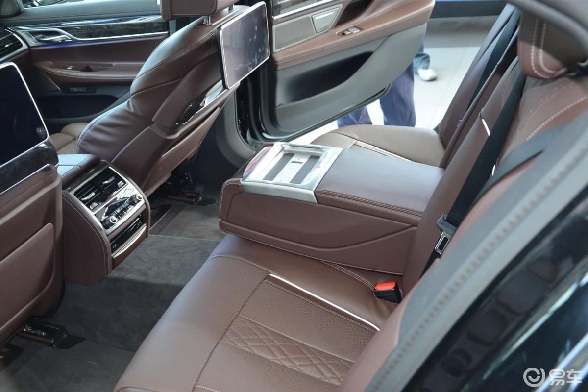 【宝马7系2016款740li 领先型后排扶手汽车图片-汽车图片大全】-易车