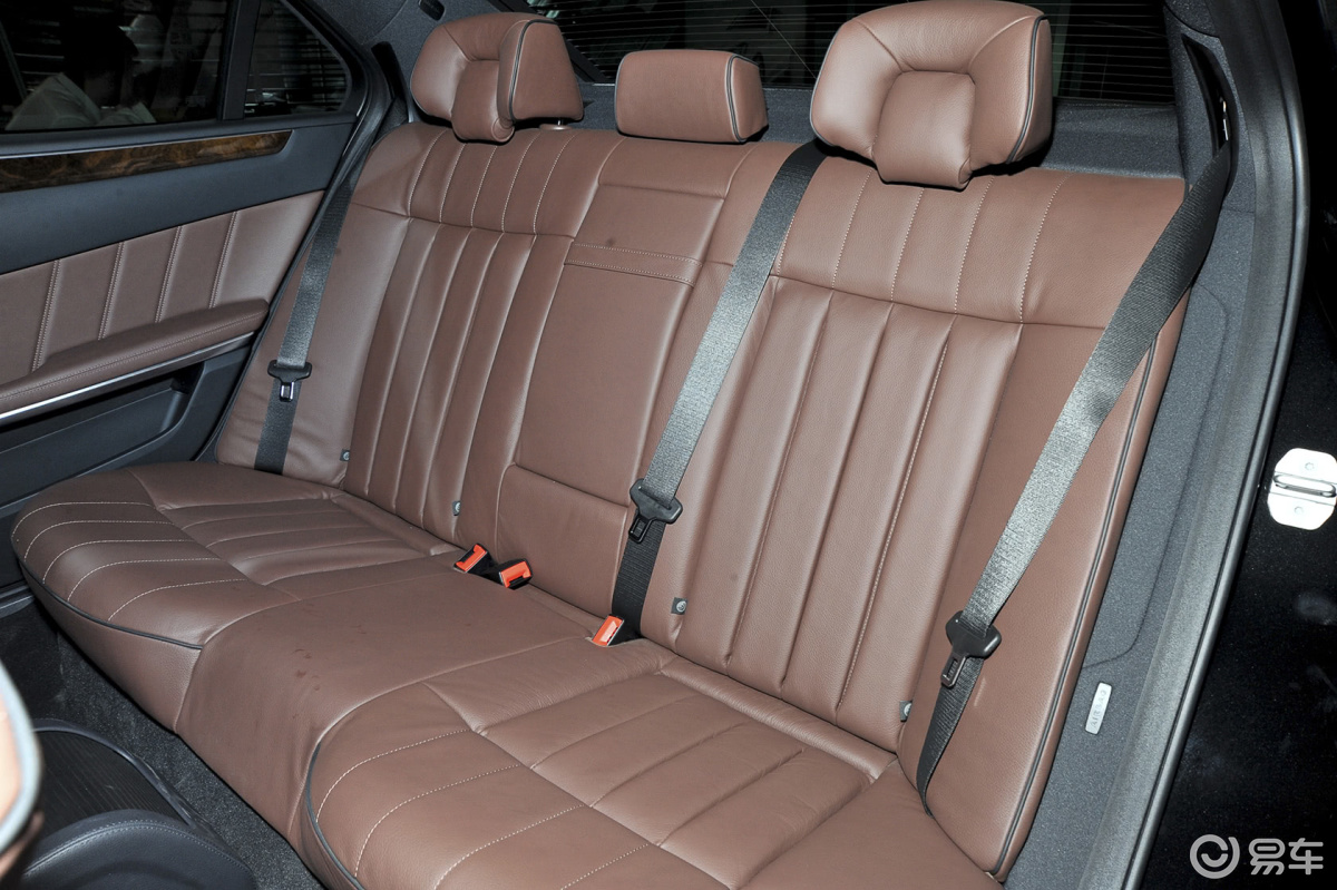 【奔驰e级2015款e 260 l 豪华型 轿车后排座椅汽车图片-汽车图片大全
