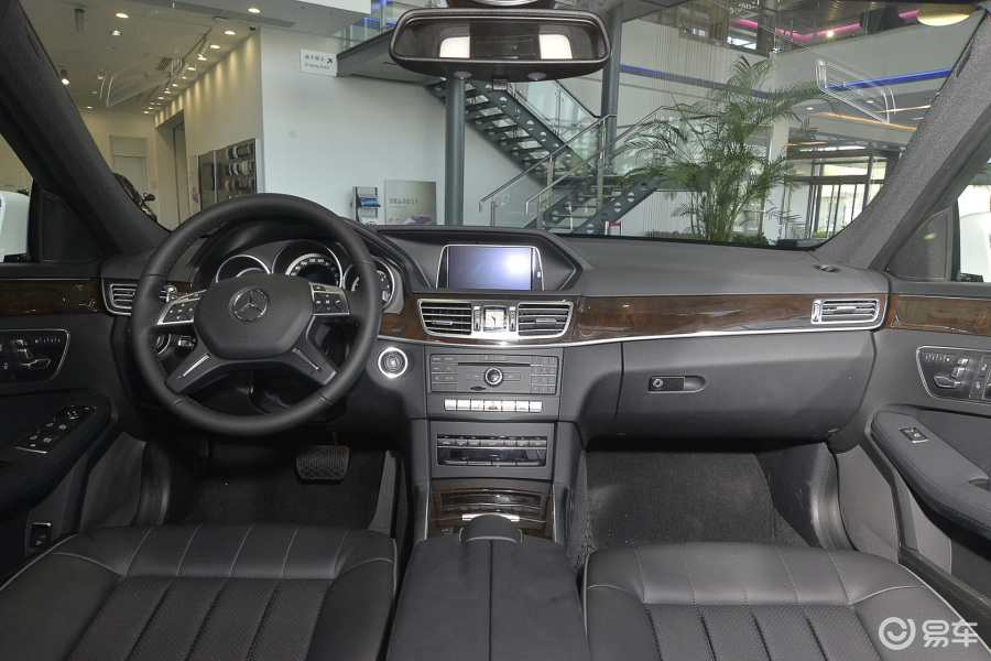 【奔驰e级2015款e 200 l 轿车内饰全景正拍汽车图片-汽车图片大全】