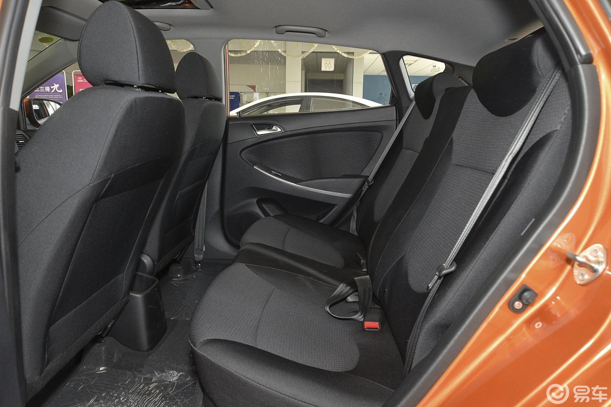 【瑞奕2014款1.4 top at后排空间体验汽车图片-汽车图片大全】-易车