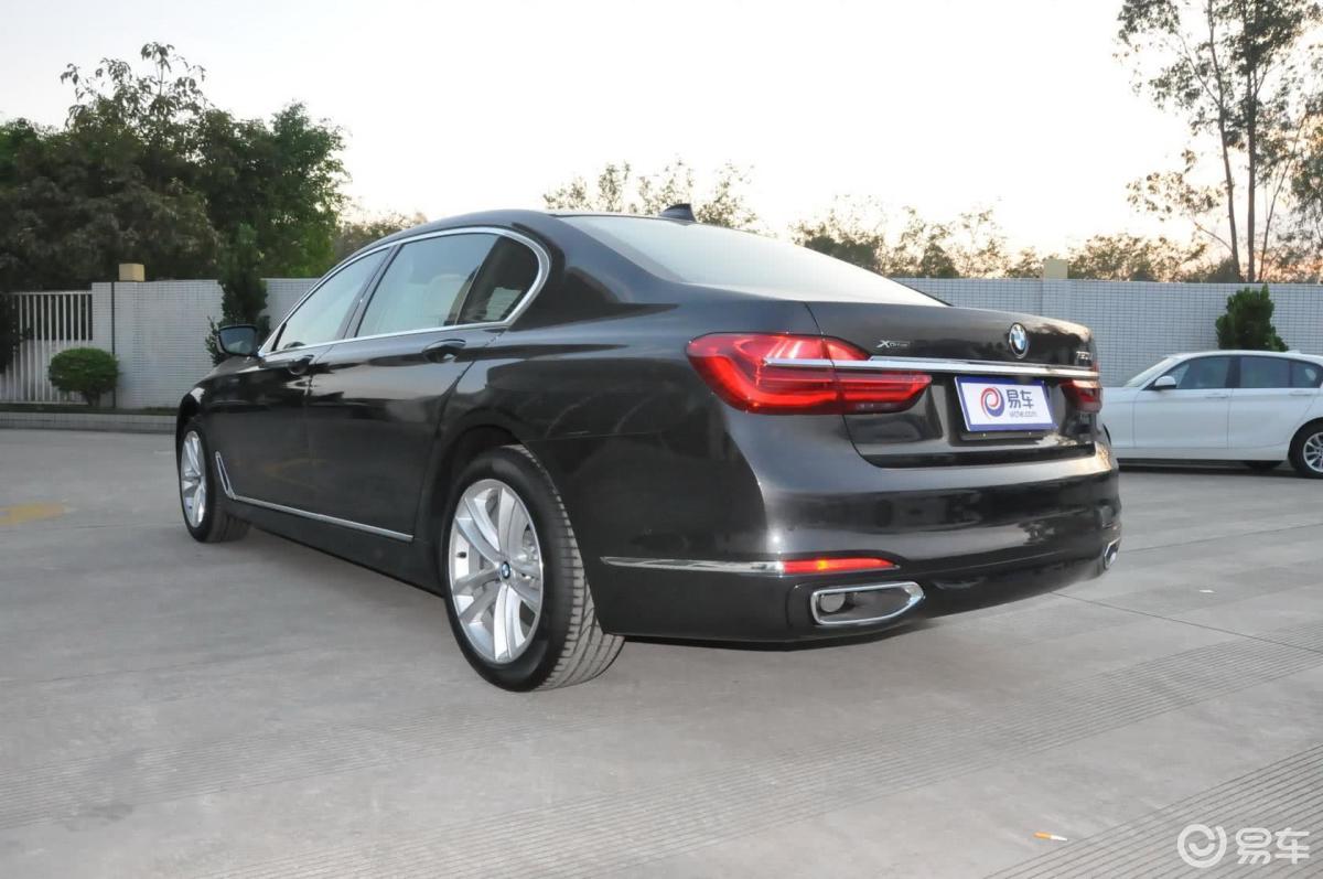 【宝马7系2016款750li xdrive 四座版侧后45度车头向左水平汽车图片