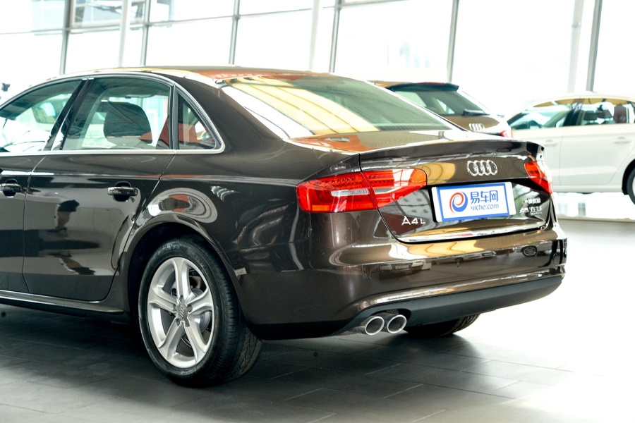 【奥迪a4l2016款45 tfsi quattro 个性运动型车尾局部汽车图片-汽车
