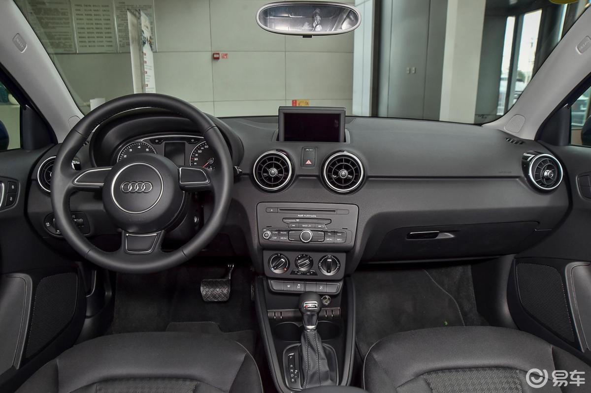 【奥迪a12014款sportback 30tfsi 技术型内饰全景正拍汽车图片-汽车