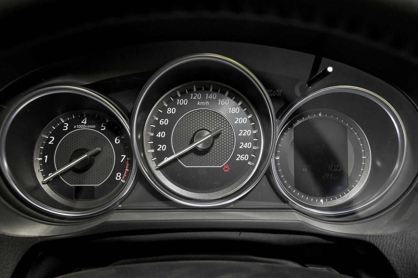 阿特兹2.0l 蓝天豪华版仪表盘