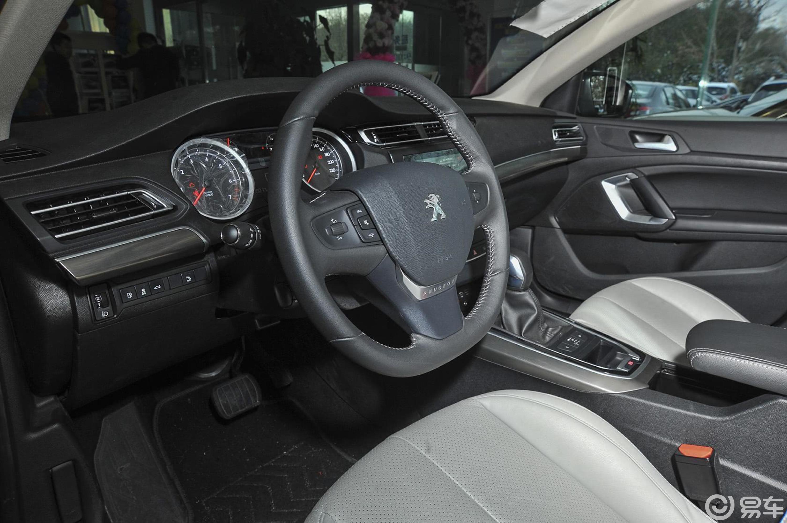【标致4082014款1.8l 自动 豪华版内饰汽车图片-汽车图片大全】-易车