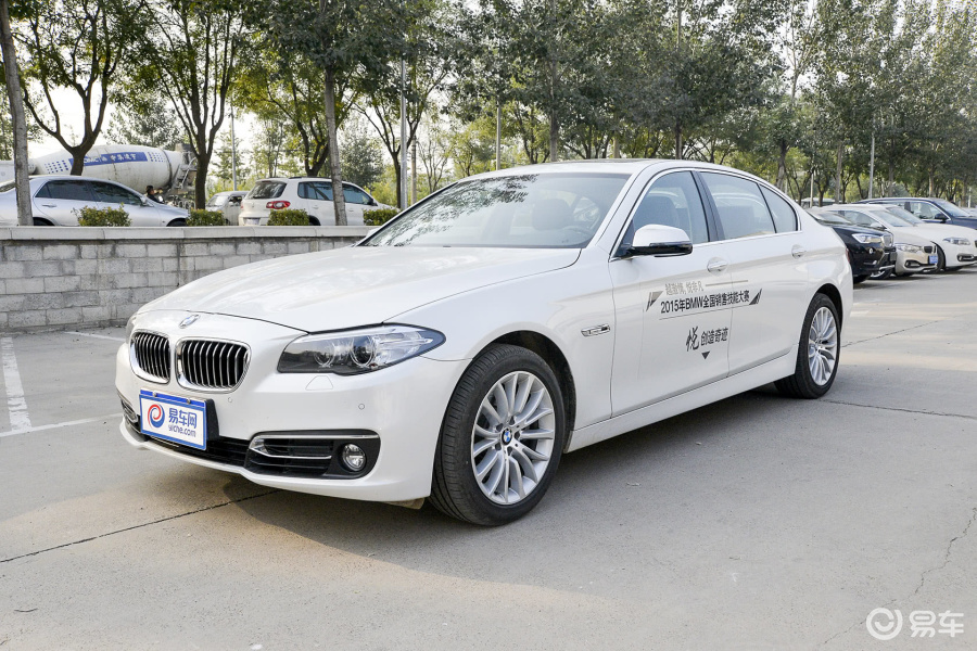 【宝马5系2014款525li 风尚设计套装侧前45度车头向左水平汽车图片