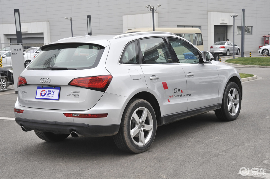 【奥迪q52015款40tfsi 舒适型侧后45度车头向右水平汽车图片-汽车图片