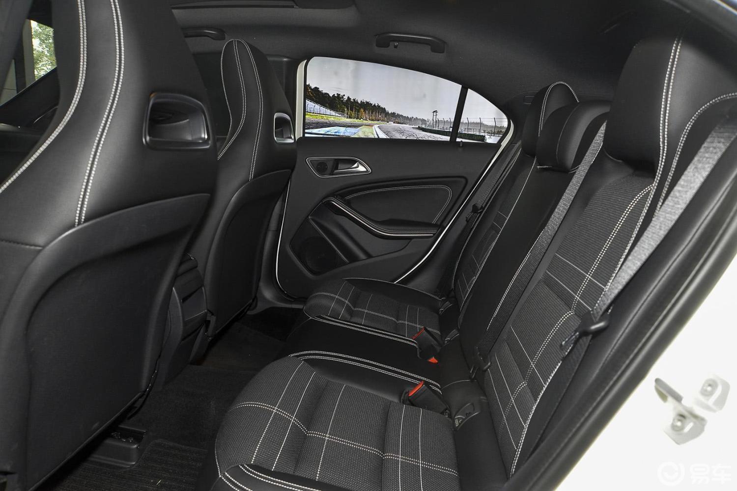 【奔驰a级(进口)2016款a 200 时尚型后排空间体验汽车图片-汽车图片