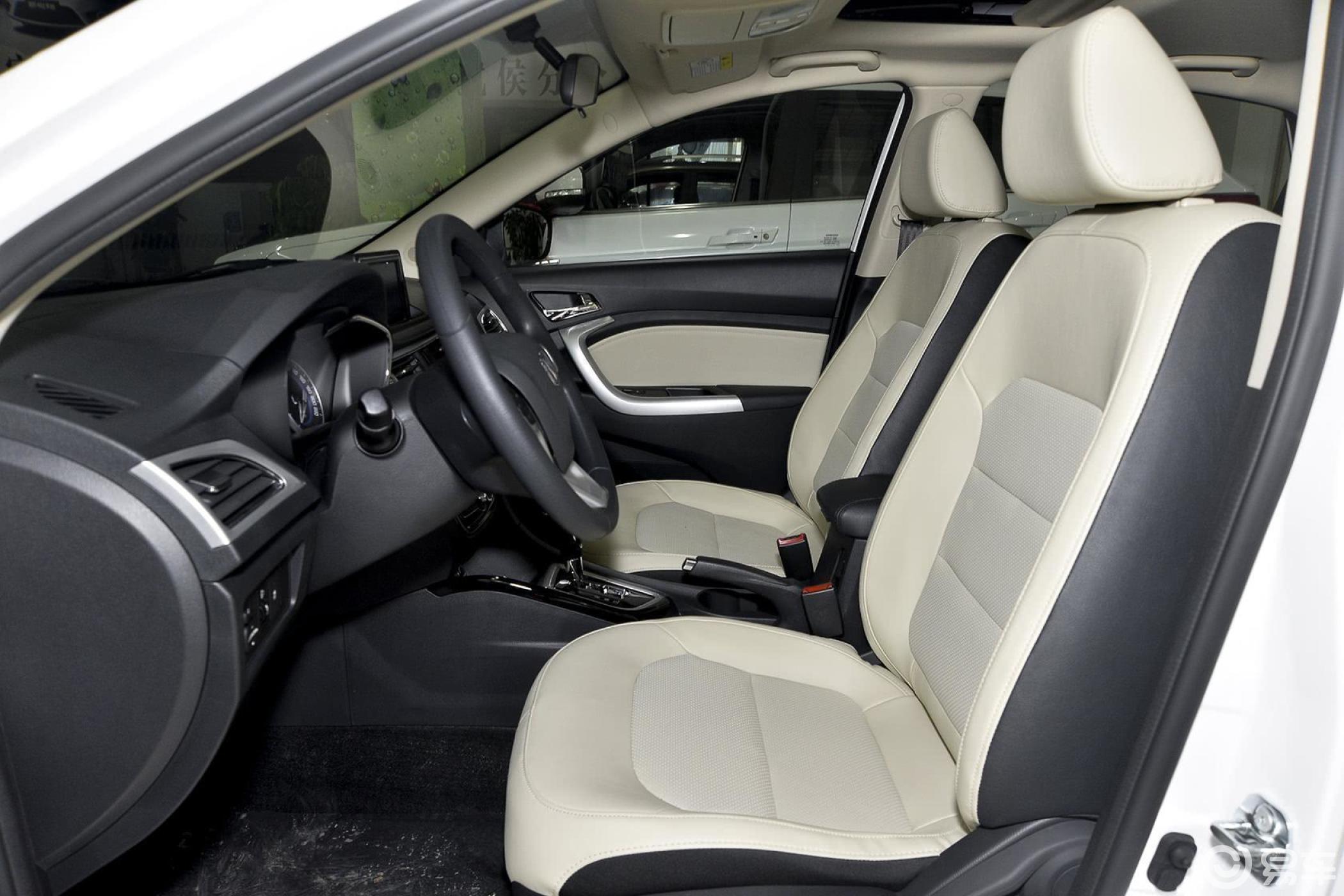 6l 自动 乐享型 国4前排空间汽车图片-汽车图片大全】-易车