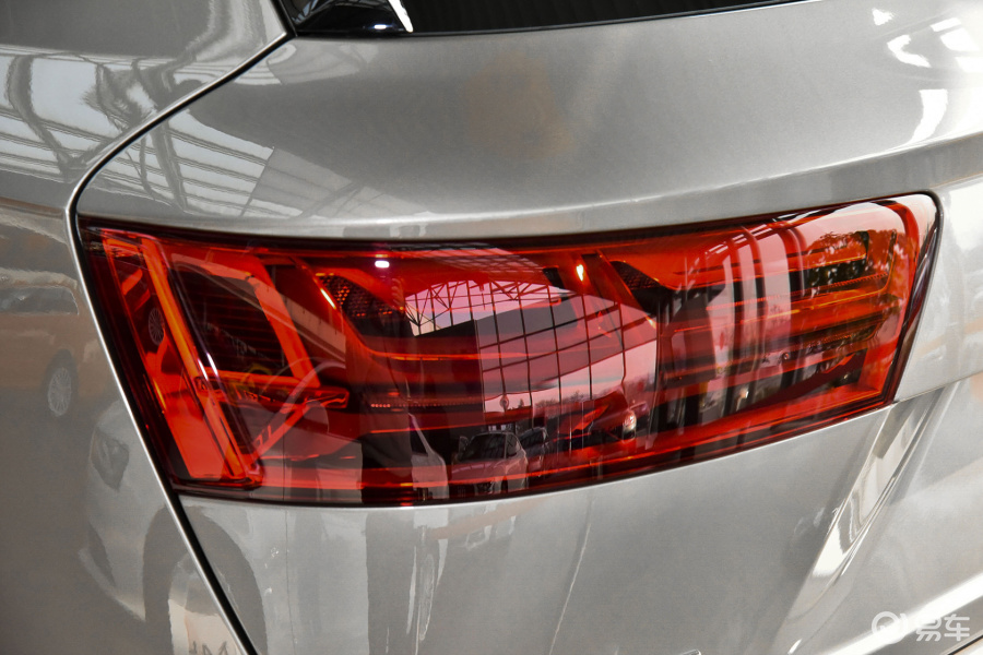 【奥迪q72016款40 tfsi 舒适型尾灯汽车图片-汽车图片大全】-易车网