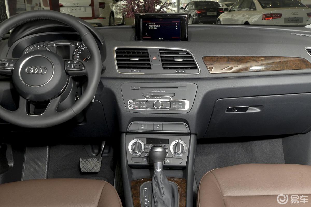 【奥迪q32015款30 tfsi 进取型中控台整体汽车图片-汽车图片大全】