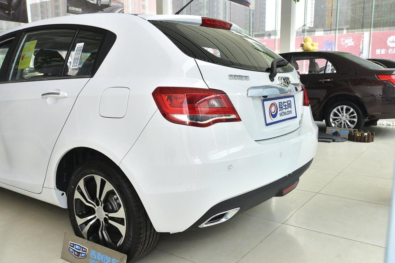 帝豪两厢 1.3t cvt 精英型车尾局部