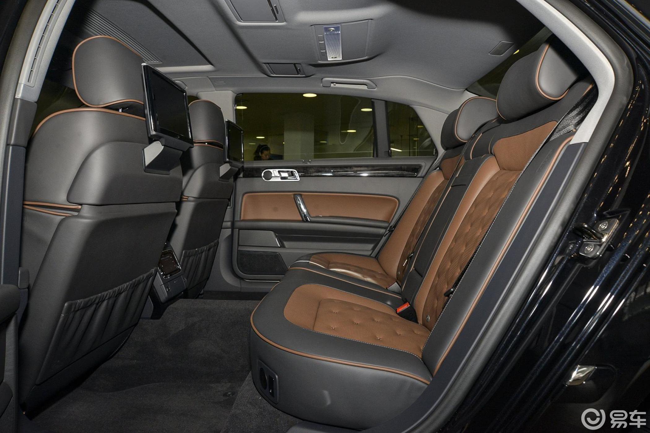 【辉腾2015款3.0l 专享版后排空间体验汽车图片-汽车图片大全】-易车