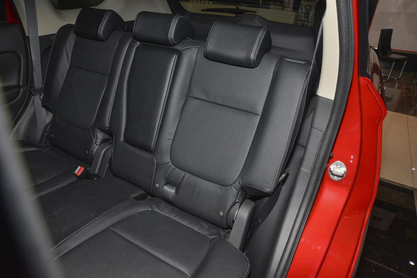 欧蓝德(进口)2.4l cvt 四驱 精英版 5座后排座椅